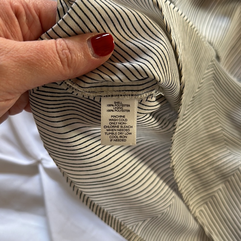 Loft Capped Sleeve Ruffle Shell (M) - Picture 4 of 5
